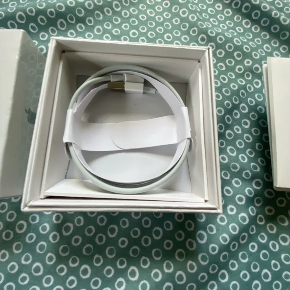 Wireless Earbuds - White